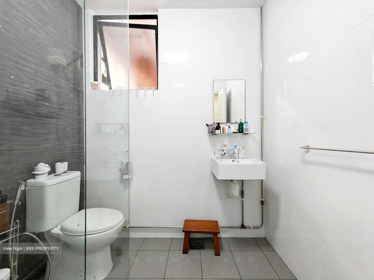 Silahis Apartments (D15), Apartment #574151321
